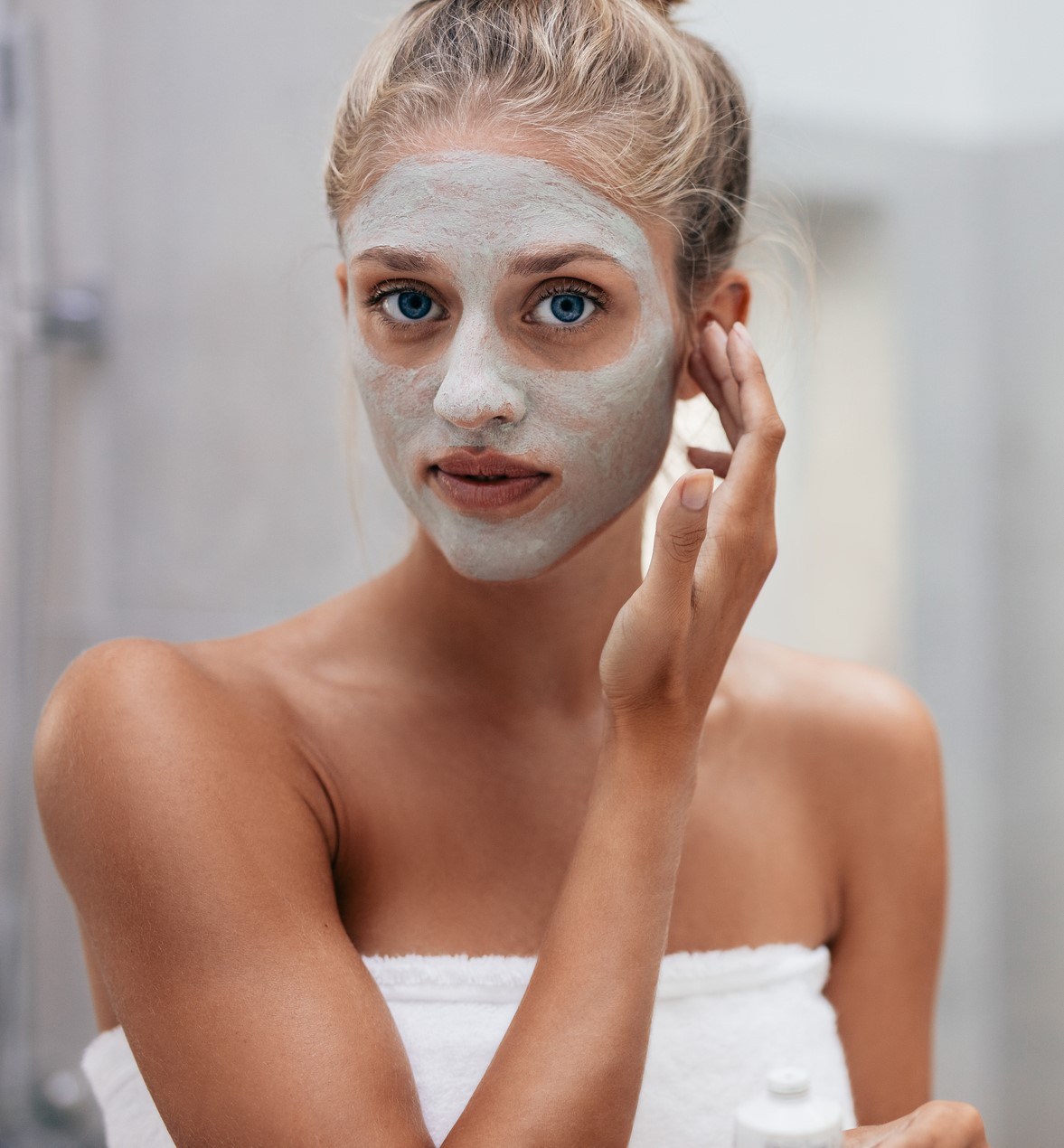 woman-applying-facial-mask-in-bathroom-2021-04-06-08-43-26-utc.jpg